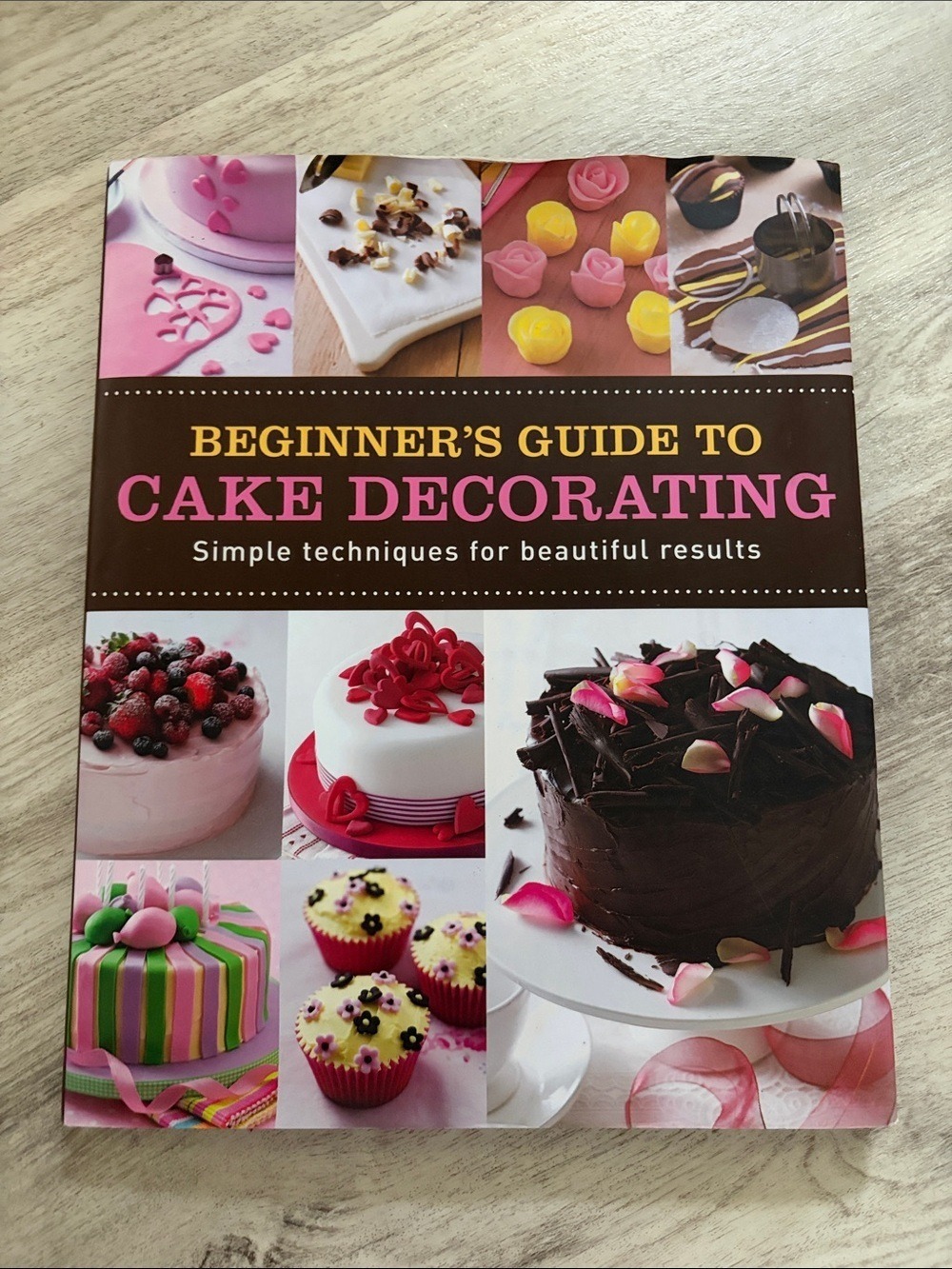 Beginner's Guide to Cake Decorating Book